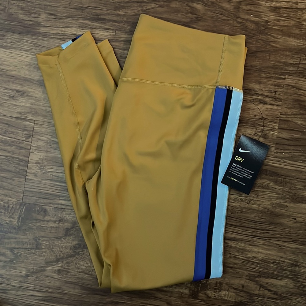 BNWT Nike Dry Fit Leggings